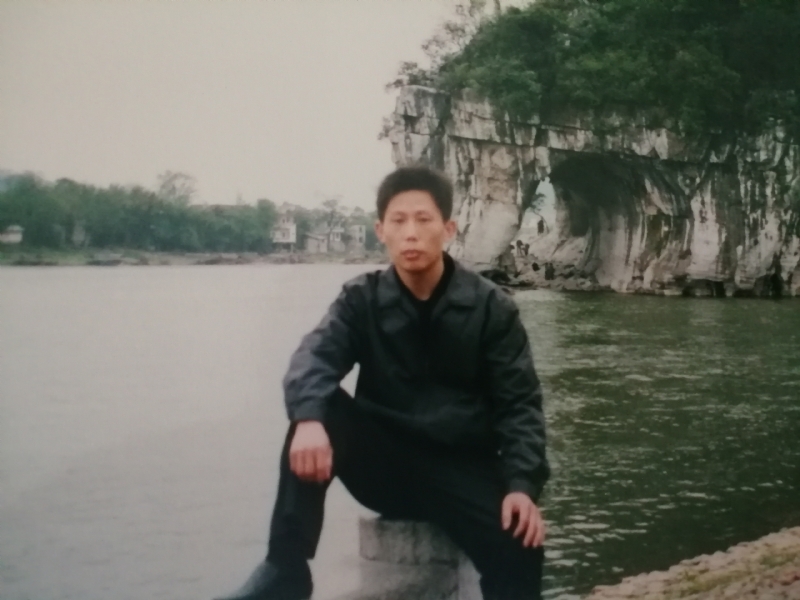 庸人自扰的第一张照片--郑州蓝颜知己交友网